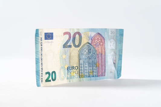 20 euro note crumples